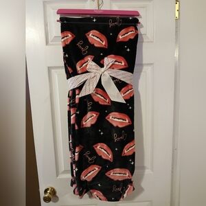 Juicy Couture NWT Lips & Fangs 50 × 70 Inch Plush Throw